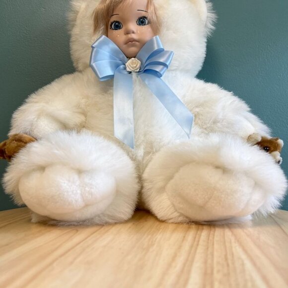 Vintage Porcelain Doll Baby Cuddle Kins From Cuddleville Crying over Bear 1991 - Picture 3 of 10